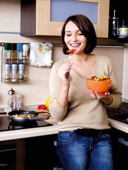 woman eating fruits