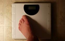 checking weight on weighing machine