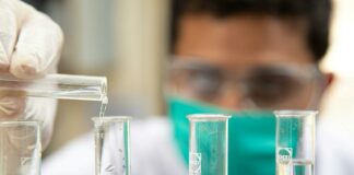 Man working with test tubes in a lab | Concept for Automated Liquid Handling Systems
